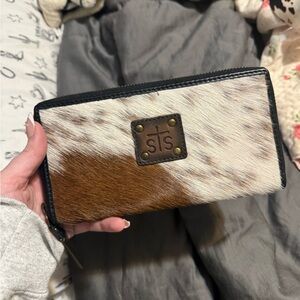 STS Ranchwear Cowhide Zipper Wallet
